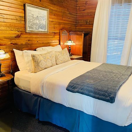 Dabbs Hotel Bed And Breakfast Llano Екстер'єр фото