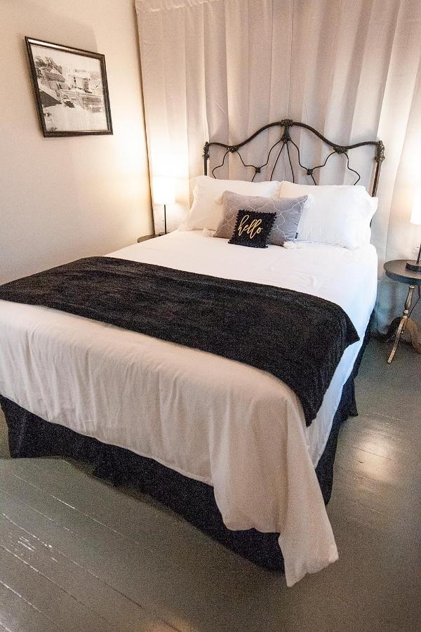 Dabbs Hotel Bed And Breakfast Llano Екстер'єр фото