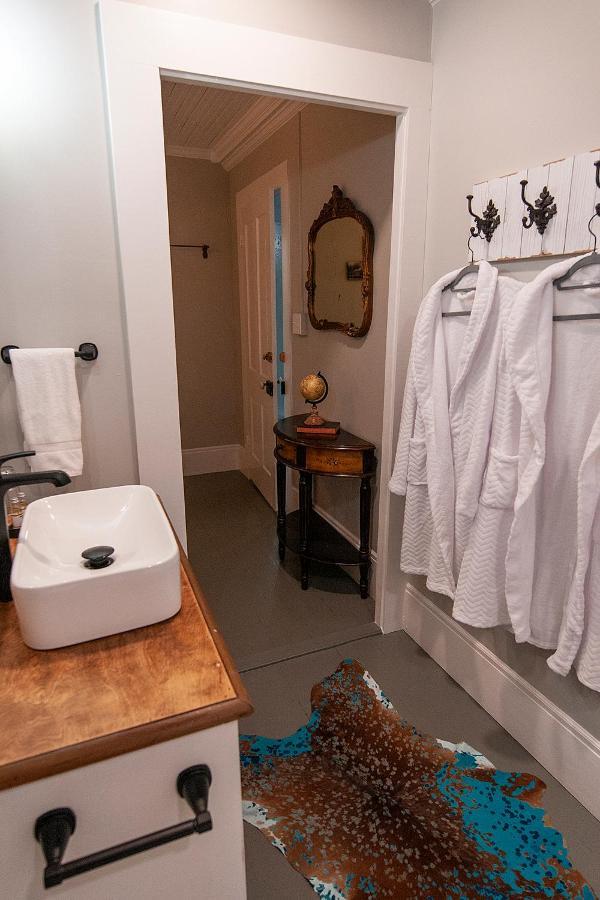 Dabbs Hotel Bed And Breakfast Llano Екстер'єр фото