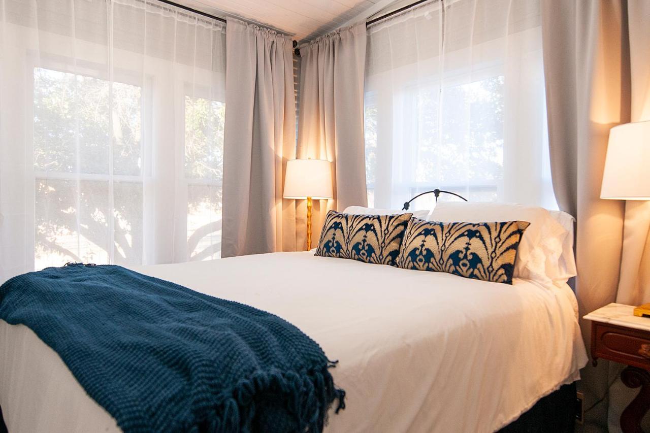 Dabbs Hotel Bed And Breakfast Llano Екстер'єр фото