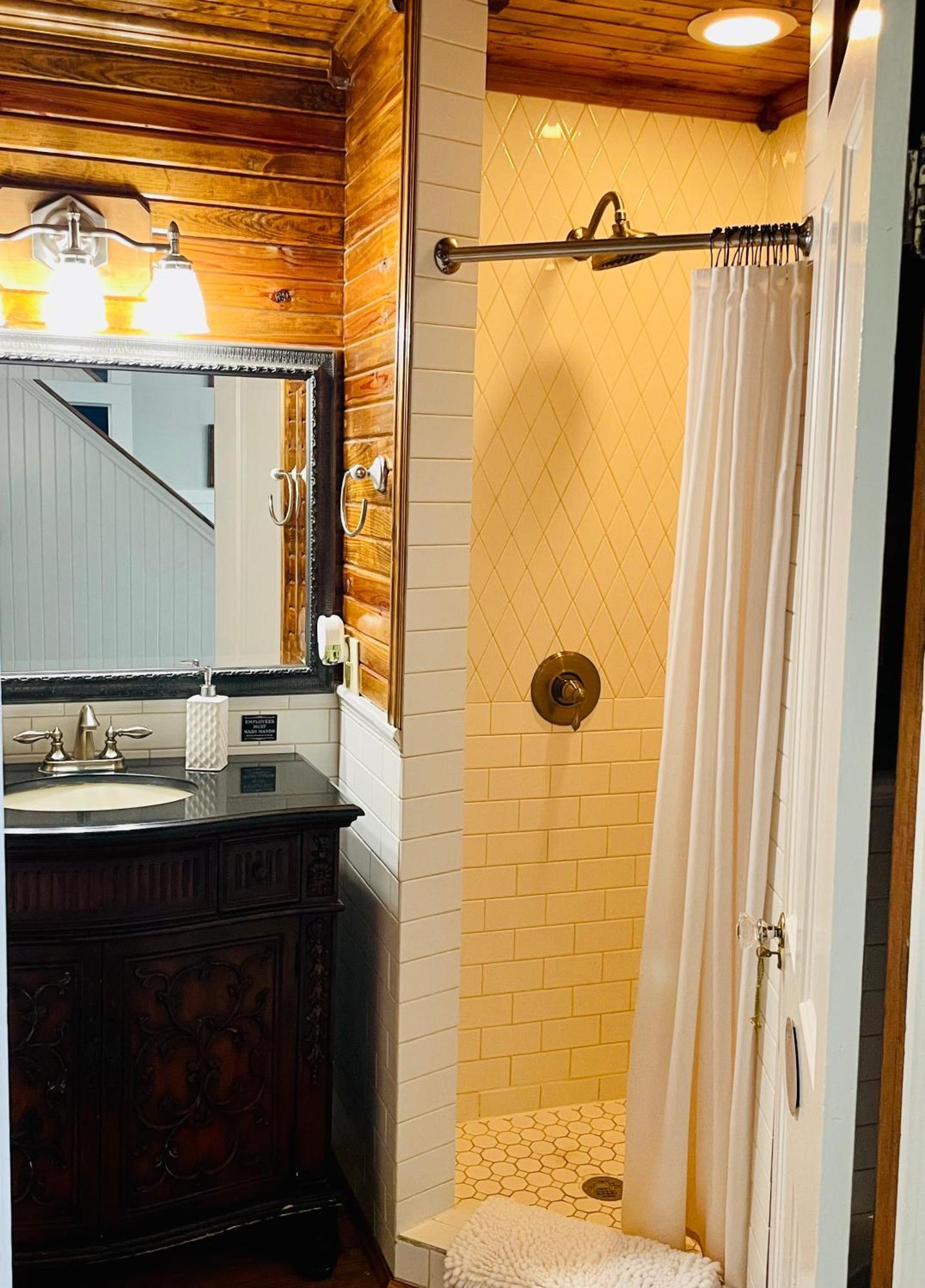 Dabbs Hotel Bed And Breakfast Llano Екстер'єр фото