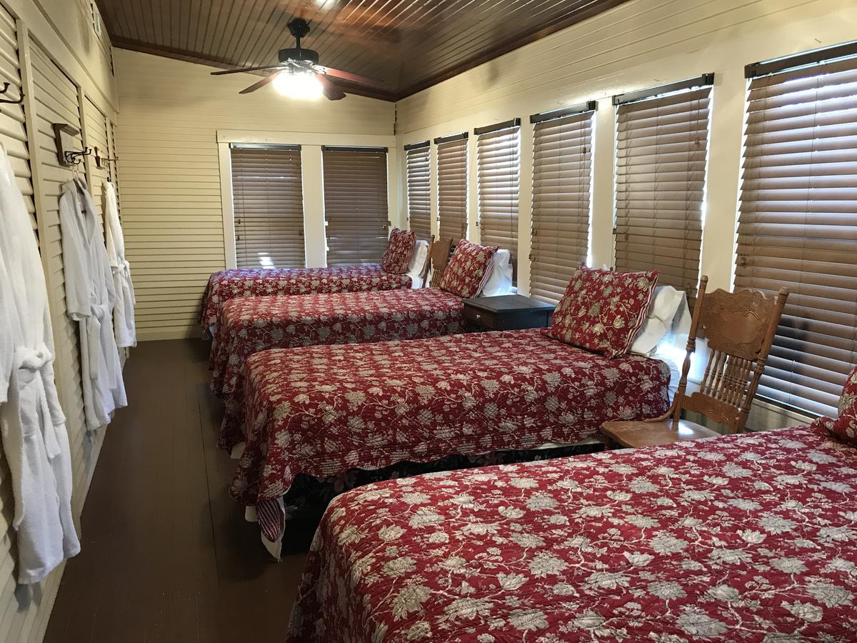Dabbs Hotel Bed And Breakfast Llano Екстер'єр фото