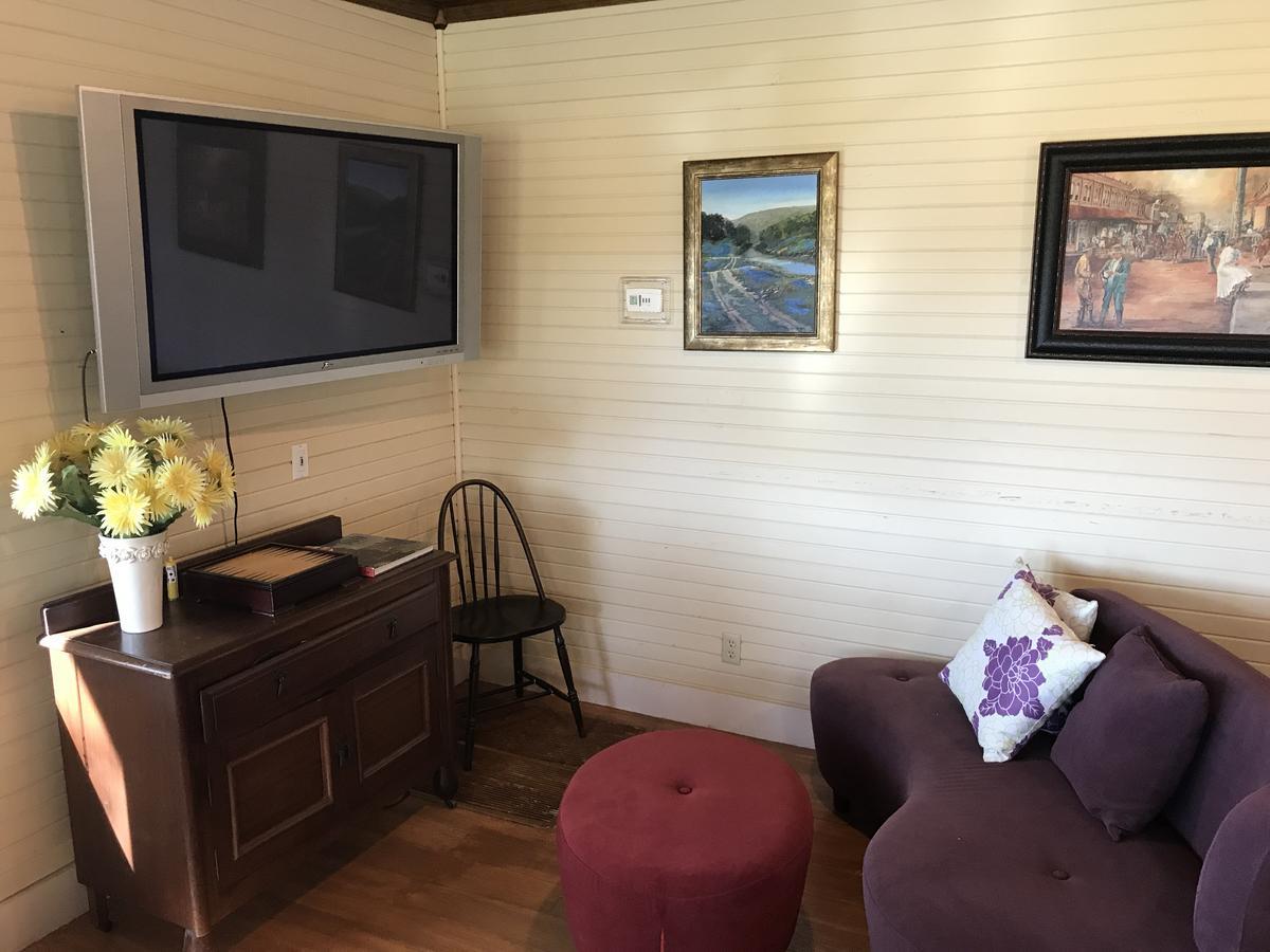 Dabbs Hotel Bed And Breakfast Llano Екстер'єр фото